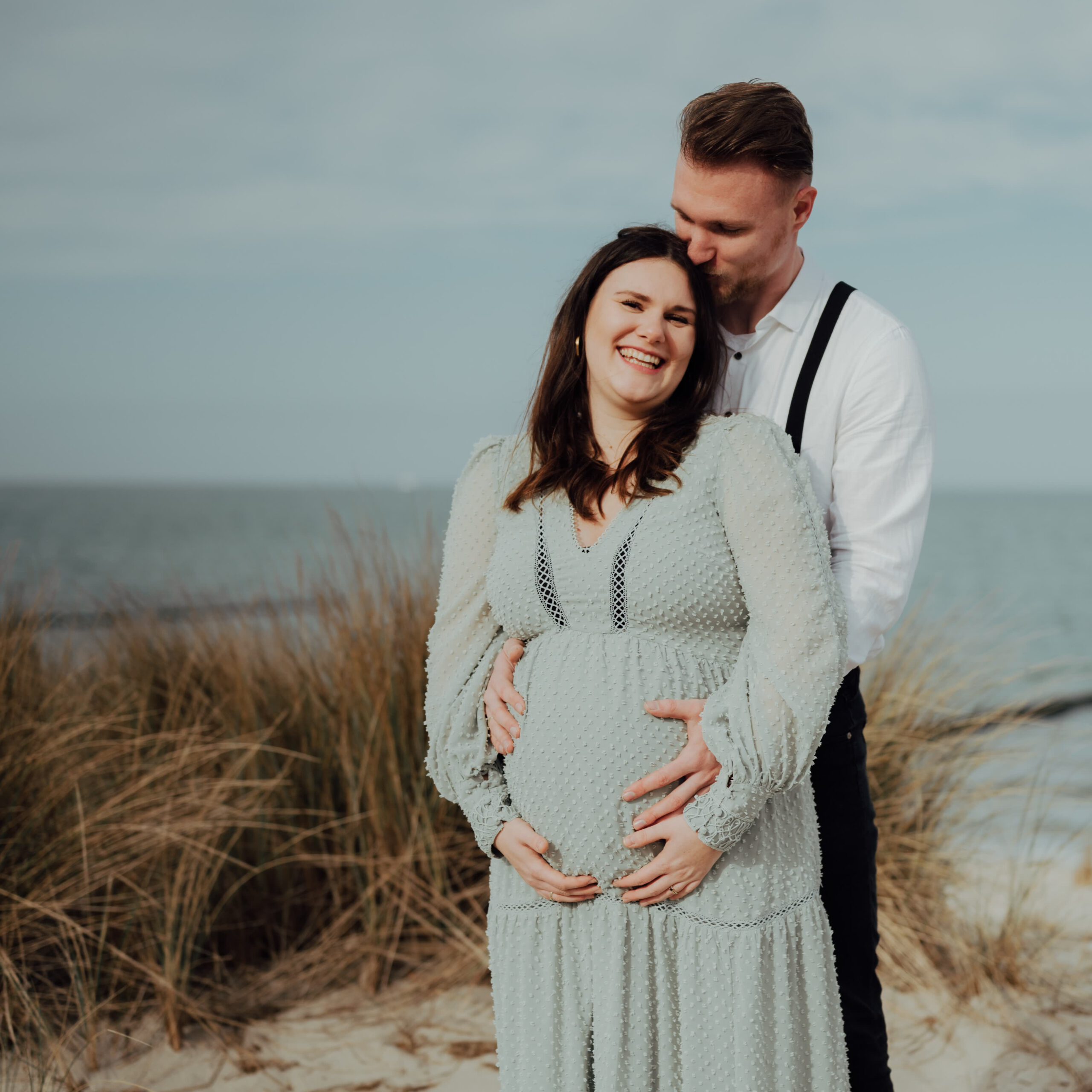 Babybauchshooting am Strand Rostock